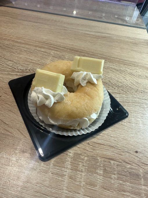 DONUTS FOURRÉS CHOCOLAT BLANC 